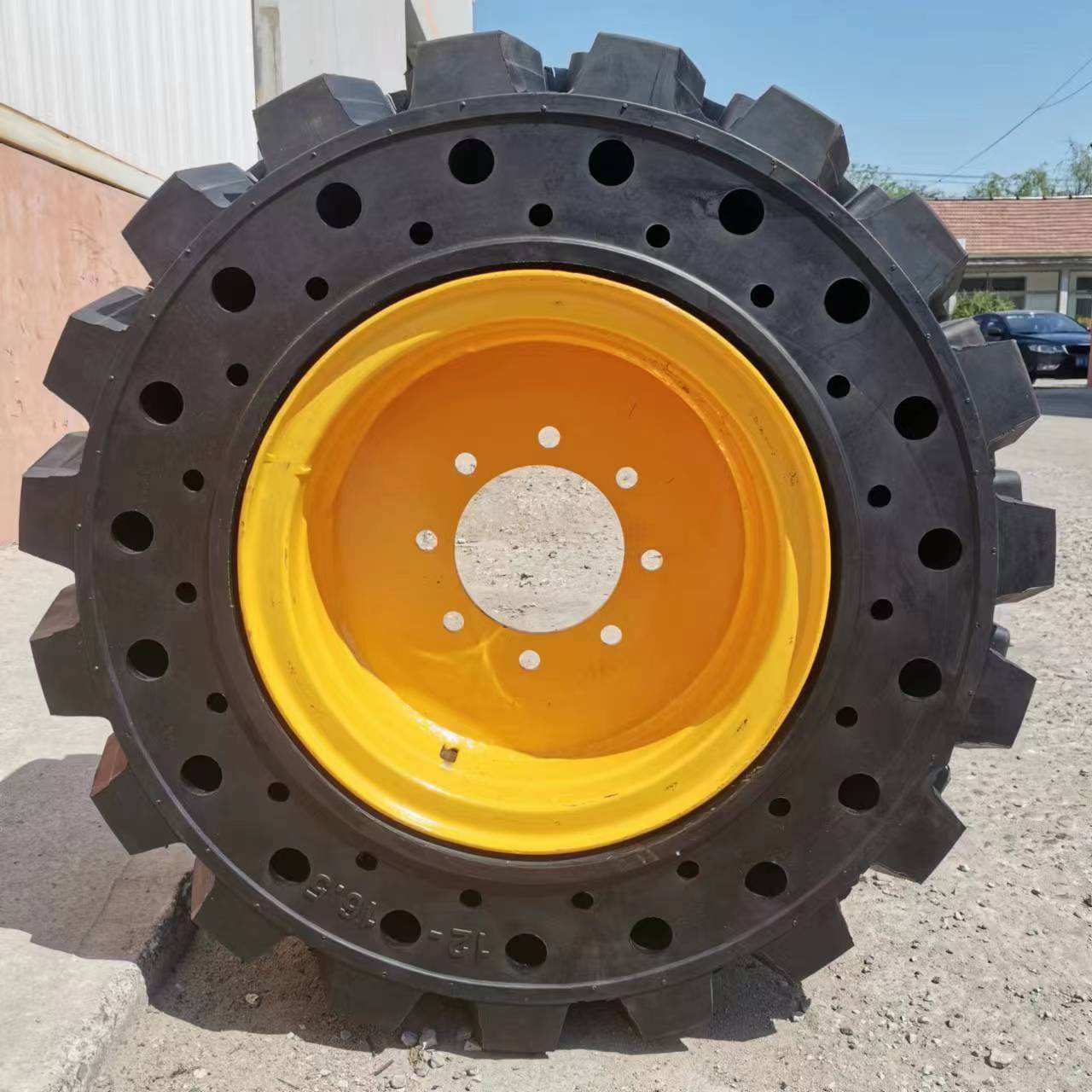 16/70-20,30x10-16,10-16.5,12-16.5, 20.5/70-16,205/70-16 ,hight quality solid otr wheel loader/earth mover tire 